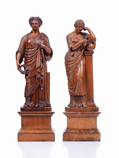 Coppia di Allegorie in Legno Intagliato, XIX Secolo