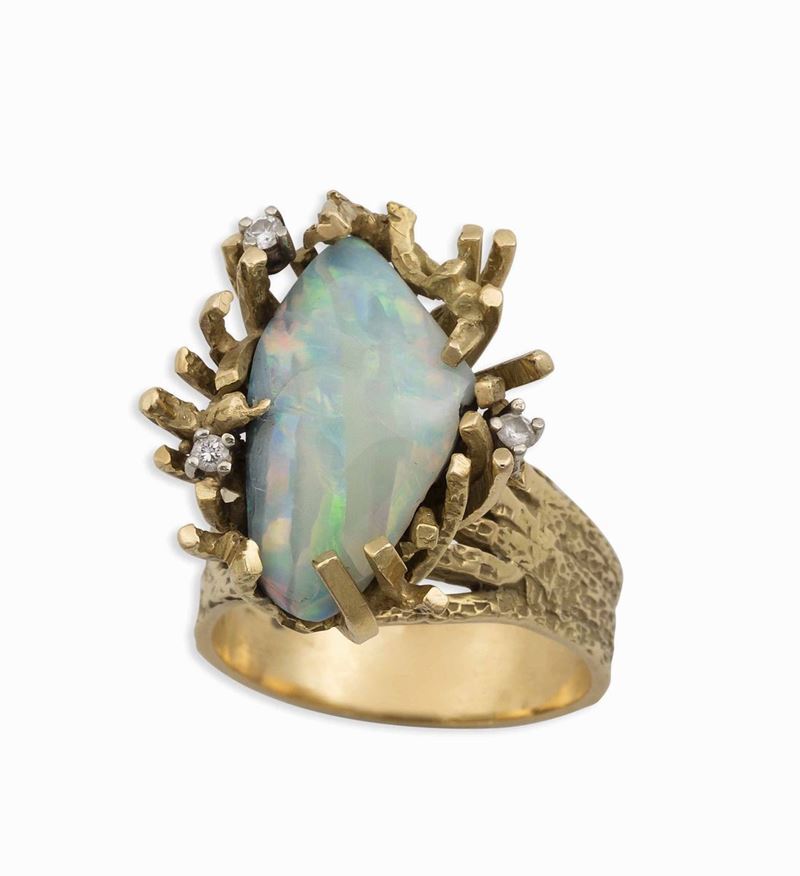 Opal and diamond ring sei in yellow gold  - Auction Jewels Timed Auction - Cambi Casa d'Aste