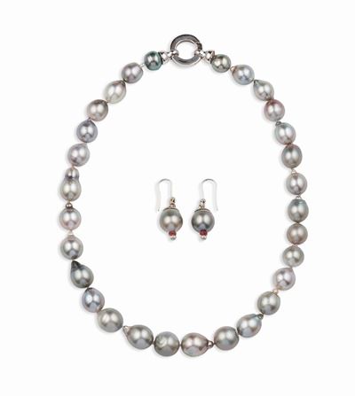 Parure Composta da Girocollo ed Orecchini con Perle Grigie