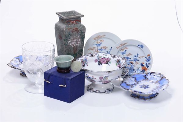 Lotto di vasi e ceramiche orientali