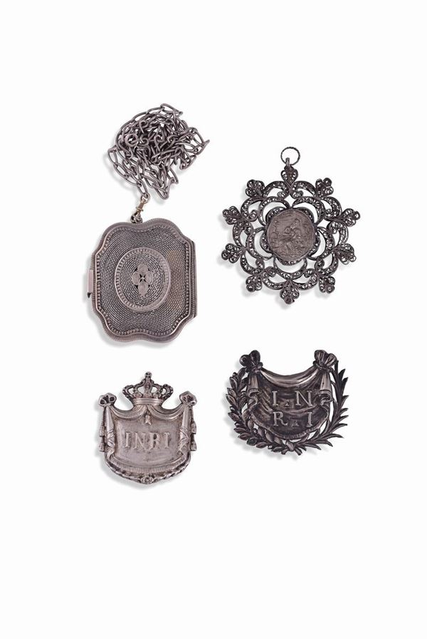 A lot composed of 2 silver foiled cross decorations, a silver Christening medallion and a silver purse. Genoa, second half of the 19th century, title mark and maker's mark