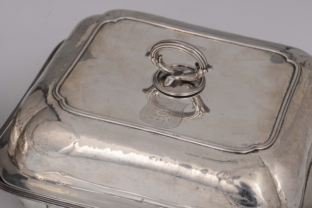 Coppia di Legumiere in Argento Sterling Sbalzato, Fuso e Cesellato, Londra 1802, Argentiere Thoma...