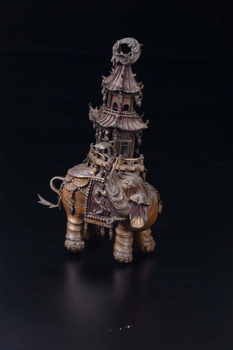 A bronze elephant with pagoda on his back censer, China, Qing Dynasty, 19th century  - Auction Chinese Works of Art - Cambi Casa d'Aste