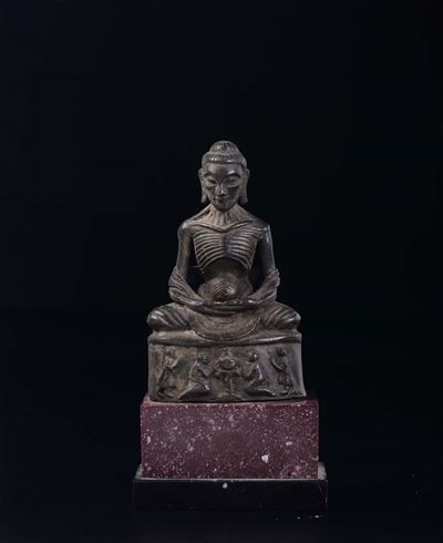 Figura di Luohan in Bronzo con Base in Granito, Thailandia, XIX Secolo