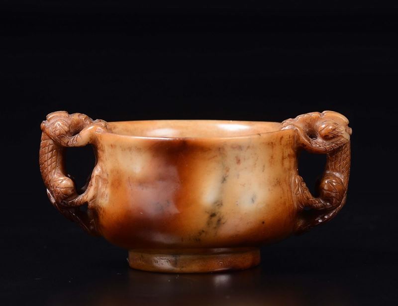 An hard stone cup with fantastic animals-handles, China, Qing Dynasty, 19th century  - Auction Chinese Works of Art - Cambi Casa d'Aste