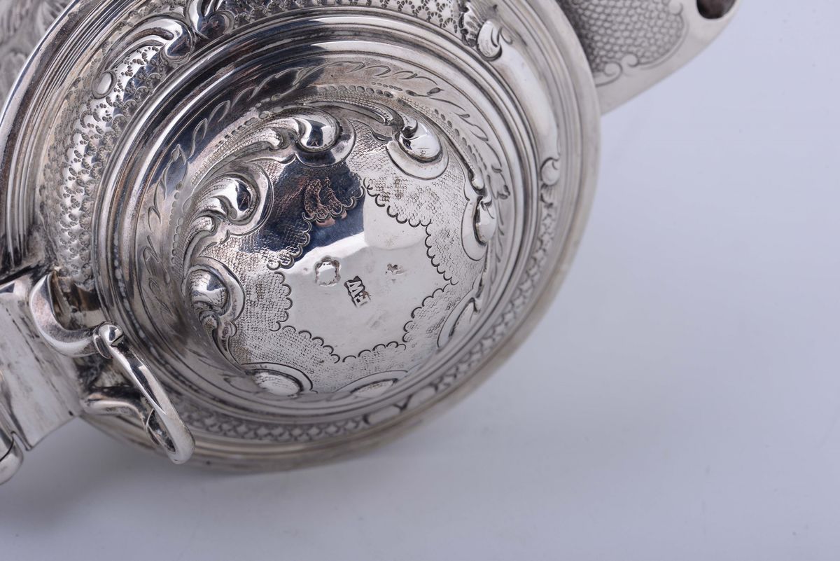Tankard in Argento Sbalzato a Motivi Floreali, Londra 1751-1752