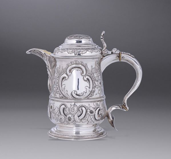 Tankard in argento fuso, sbalzato, cesellato e dorato. Londra XVIII secolo