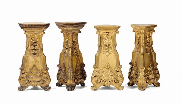 Quattro piedistalli simili in legno intagliato e dorato, fine XVIII secolo