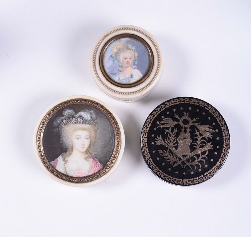 Lotto di tre scatolette circolari  - Auction Asta a Tempo Antiquariato - II - Cambi Casa d'Aste