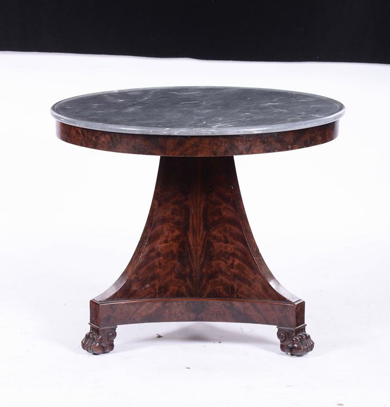 Tavolo lastronato con piano in marmo grigio, inizio XX secolo  - Asta Antiquariato - Cambi Casa d'Aste