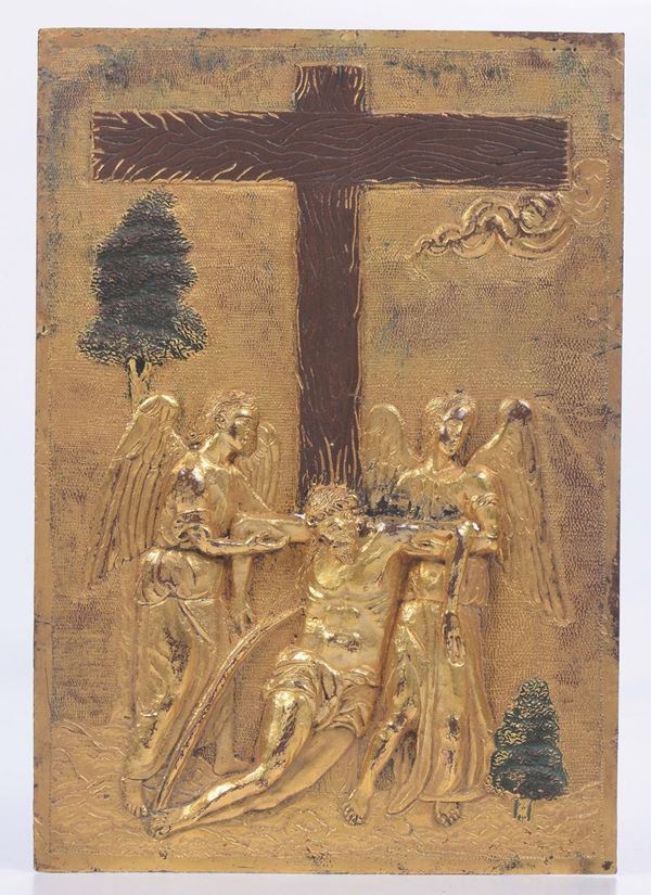 Placca in rame sbalzato, cesellato e dorato raffigurante deposizione di Cristo. Scuola Italiana o Tedesca XVI-XVII