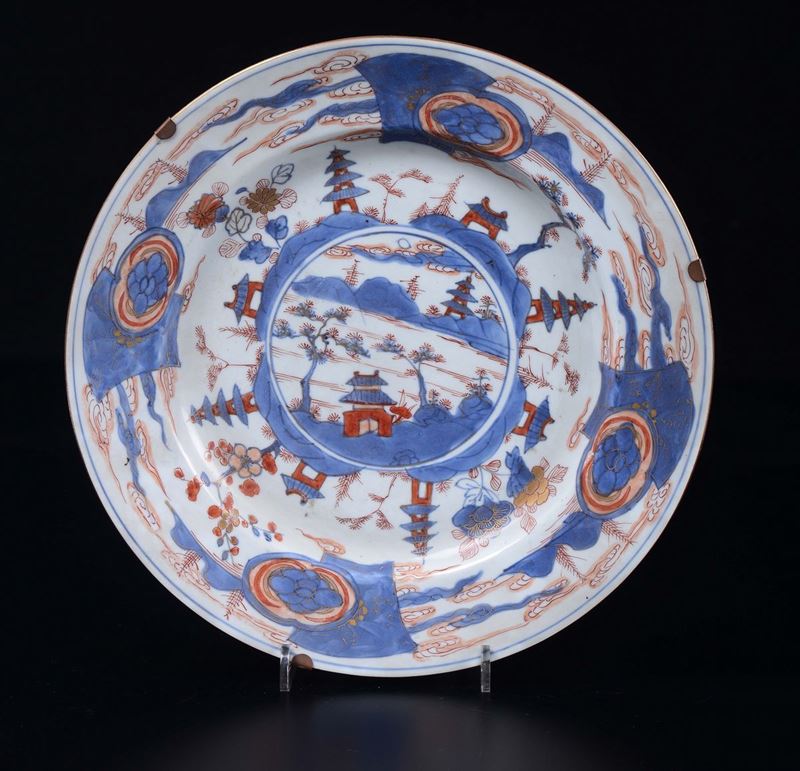 Piatto in porcellana Imari a decoro paesaggistico, Giappone, XVII secolo  - Asta Arte Orientale - Asta Online - Cambi Casa d'Aste