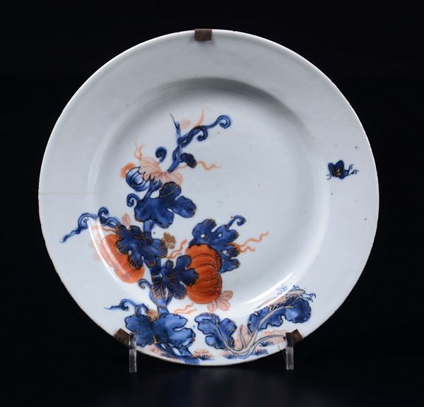 Piatto in porcellana con decoro Imari, Giappone, XX secolo