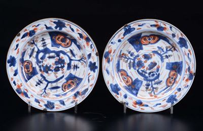 Coppia di Piatti in Porcellana a Decoro Naturalistico, Cina, Dinastia Qing, Epoca Kangxi (1662-17...
