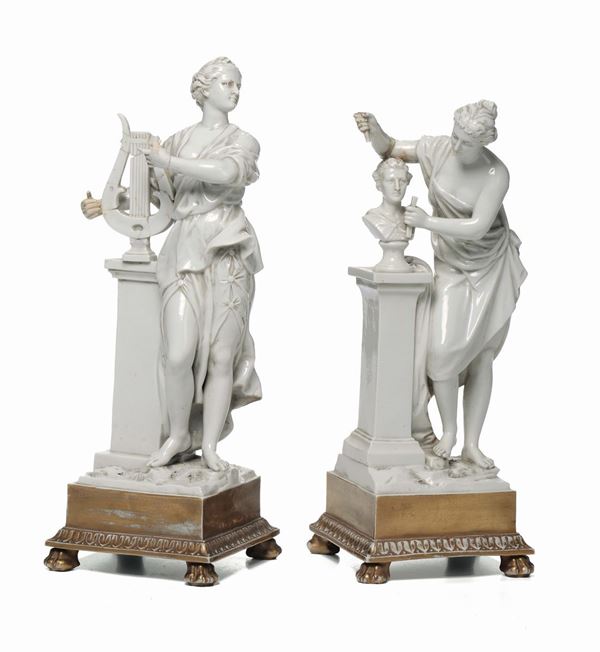 Coppia di grandi figure femminili allegoriche della Musica e della Scultura in porcellana di Ginori, fine XIX secolo