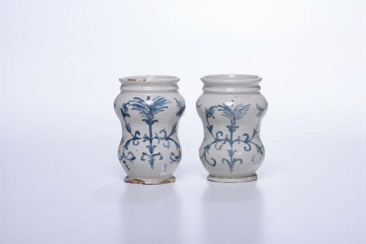Coppia di Albarelli in Maiolica Bianca Dipinti in Blu, XVIII Secolo