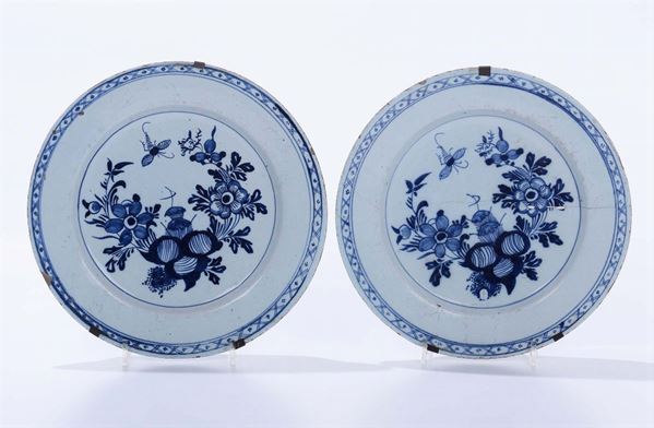 Due piatti in ceramica dipinti in blu, Delft XX secolo