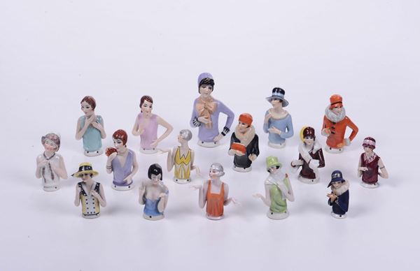 Sedici figure in porcellana porta pennelli, XX secolo