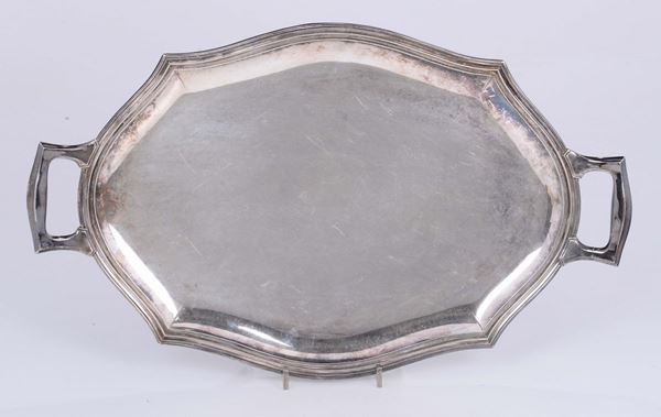 Vassoio sagomato in argento, XX secolo
