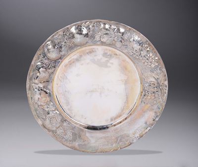 Vassoio Circolare in Argento Sbalzato e Cesellato, Argentiere Brandimarte, Firenze Ultimo Quarto ...