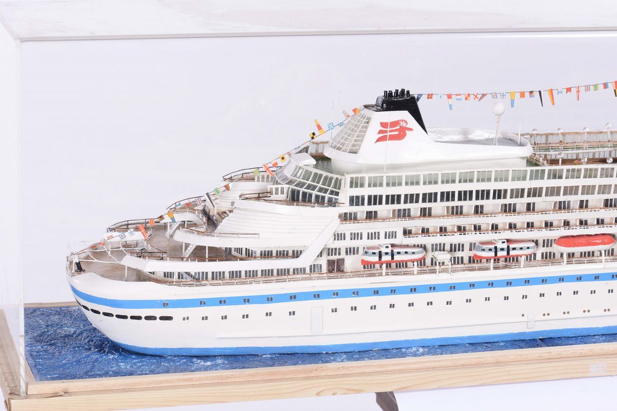 Modello in Scala 1:200 della M/n Royal Viking Sun