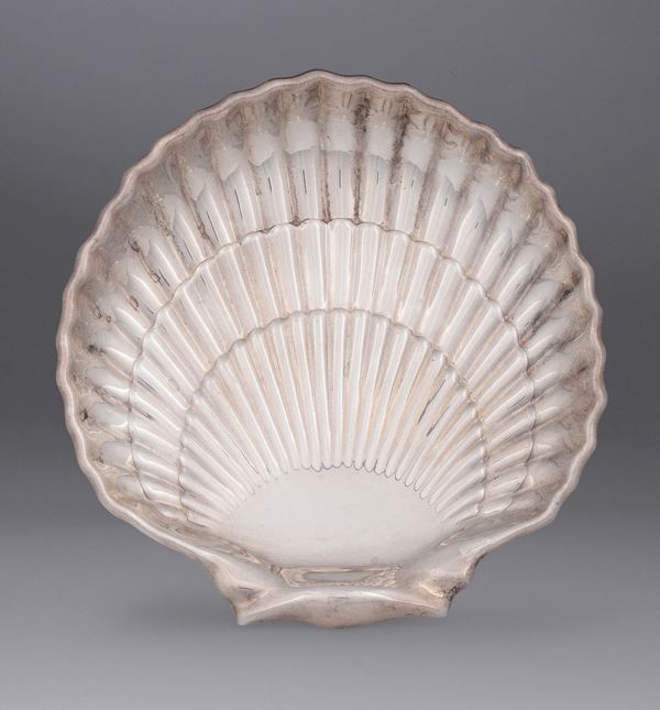 A sterling silver shell, Ghoram USA 20th century.