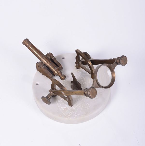Orologio solare con cannone al mezzogiorno