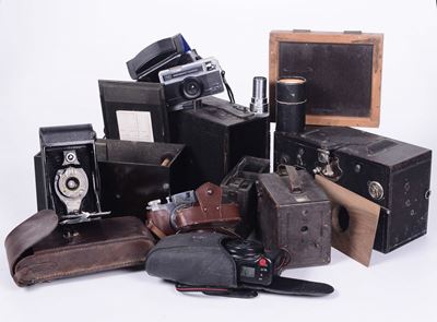 Lotto di Macchine Fotografiche e Accessori