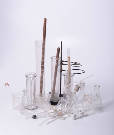 Lotto di Vetri da Laboratorio di Chimica e Accessori
