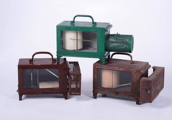 Tre apparecchi di cui un termografo, un evaporimetro e igrometro in cassetta di metallo verniciato