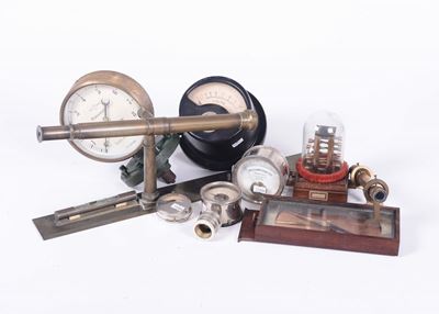 Serie di Strumenti a Indice Elettrici e a Pressione