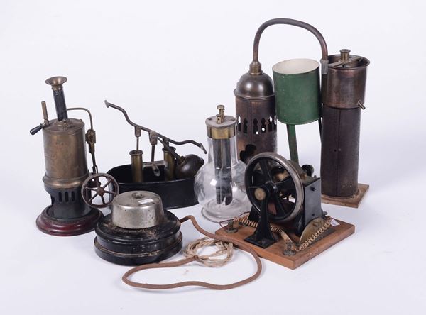 Serie di strumenti da laboratorio di fisica, fine XIX primi XX secolo