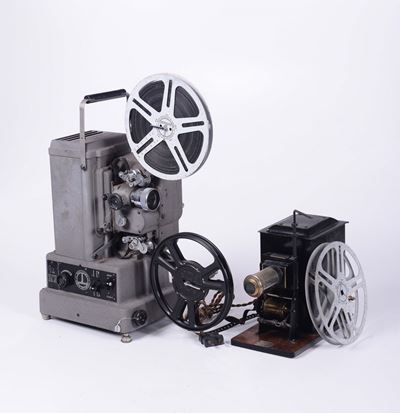 Due Proiettori uno 35 MM (giocattolo) e L’altro Cinematografico 8 MM