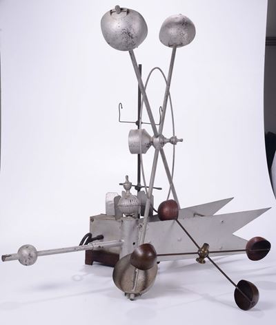 Tre Anemometri di Direzione e Velocità di Grandi Dimensioni e Meccanismo Eolico
