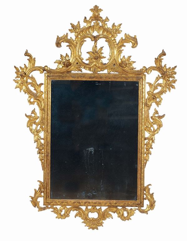 Specchiera Luigi XV in legno intagliato ed interamente dorato, Lucca XVIII secolo