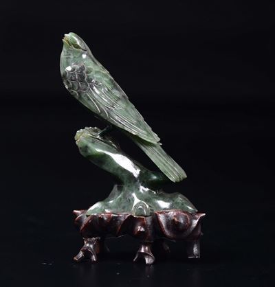 Figura di Uccellino Scolpito in Giada Verde, Cina, XX Secolo