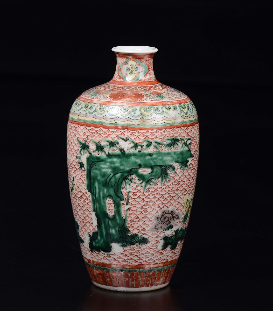 Piccolo Vaso in Porcellana nei Colori della Famiglia Verde, Cina, Dinastia Qing, XIX Secolo