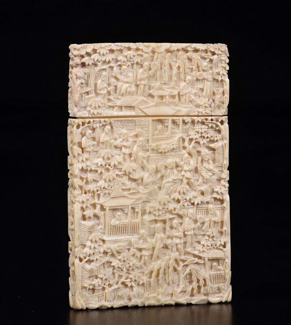 A carved ivory card case, China, Canton, Qing Dynasty, late 19th century