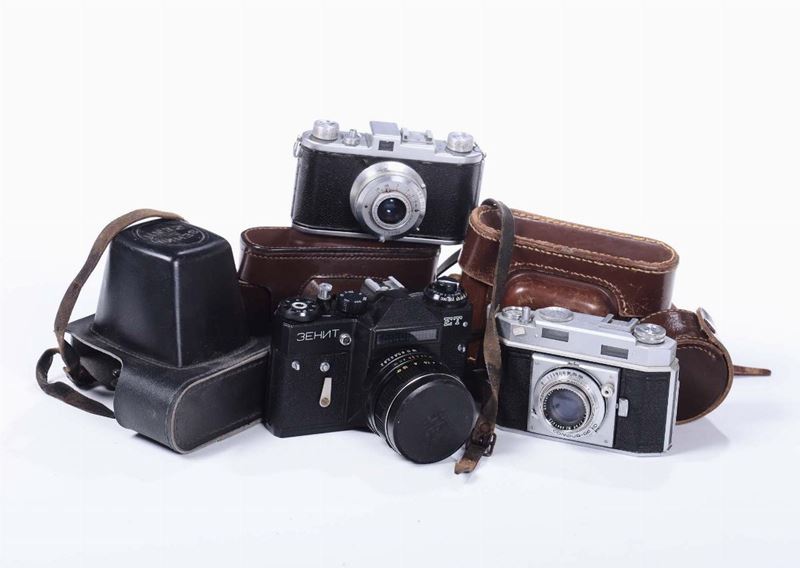 Lotto di tre macchine fotografiche in custodia  - Auction Antiques V - Cambi Casa d'Aste