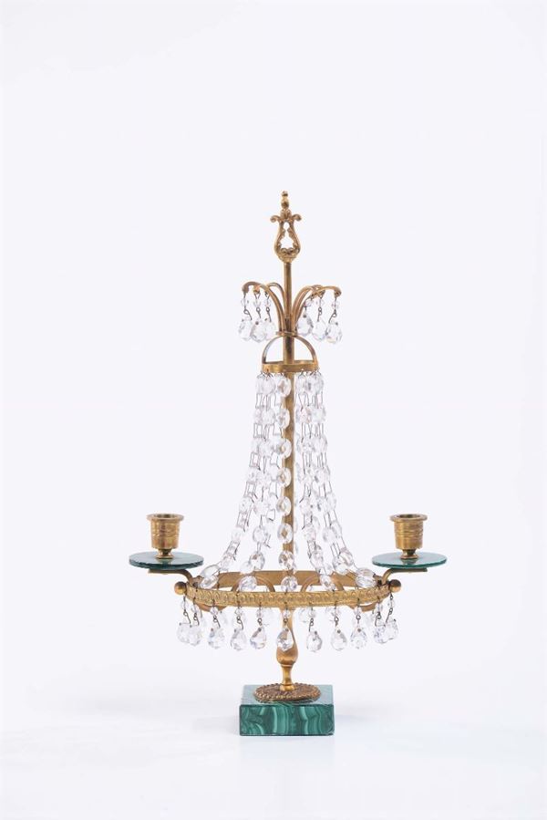 Piccolo candelabro a due luci con gocce in cristallo