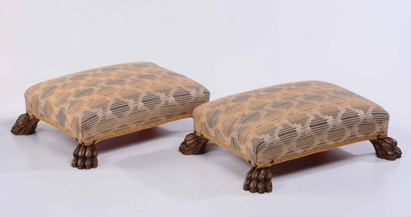 Coppia di poggiapiedi in legno e stoffa, XX secolo  - Auction Fine Art - Cambi Casa d'Aste