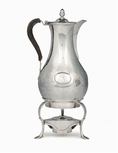 Brocca con Fornello in Argento Sterling Sbalzato, Fuso e Cesellato, Londra 1786, Argentieri I.w. ...