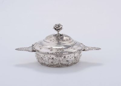 Paiola in Argento con Decori Floreali di Gusto Settecentesco, Austria XX Secolo