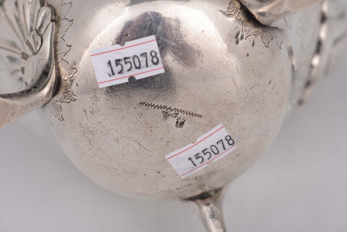 Caffettiera in Argento Fuso, Sbalzato e Cesellato, Francia o Paesi Bassi Probabile XIX Secolo