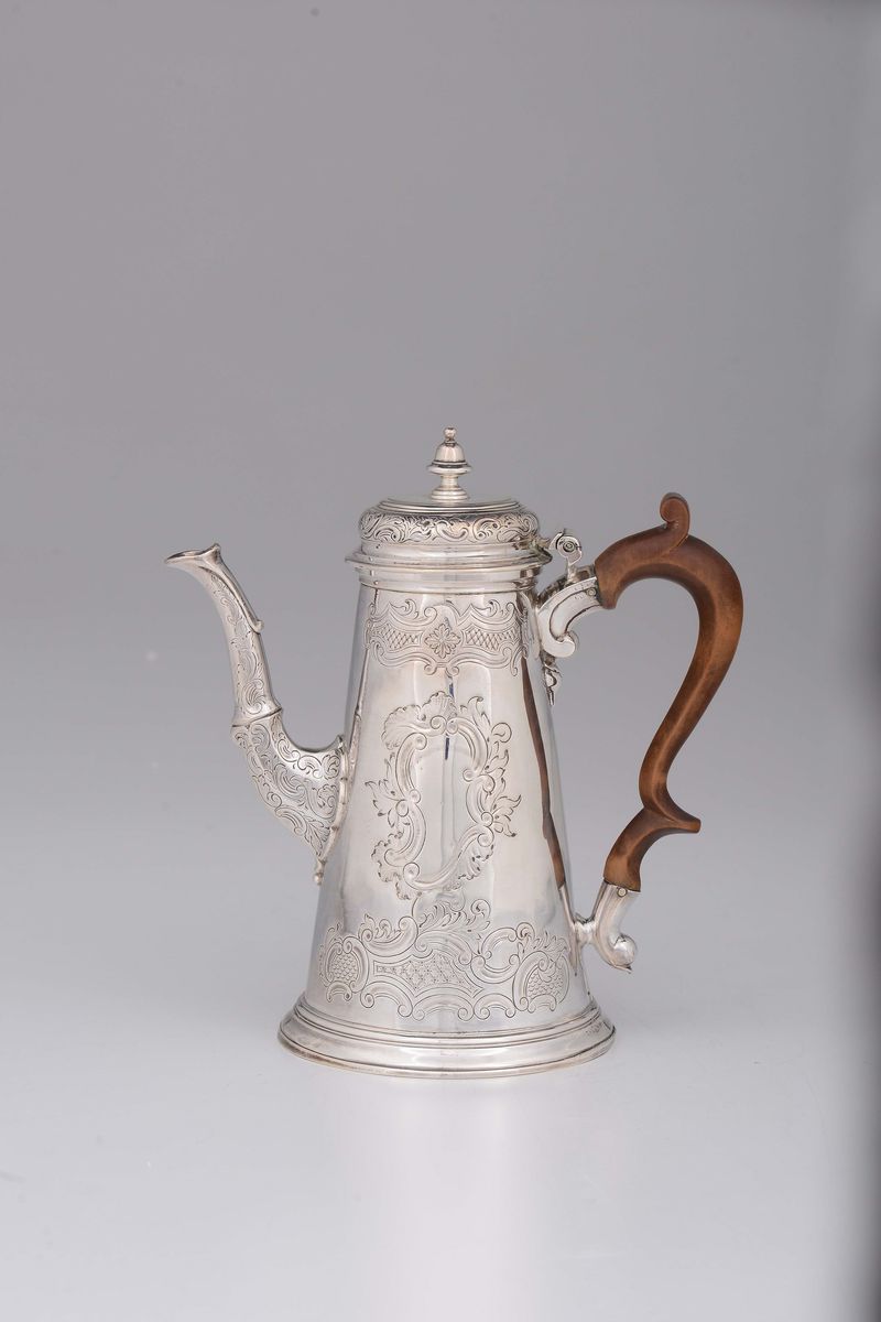 Caffettiera in Argento Sterling Fuso, Sbalzato e Cesellato, Londra 1738, Argentieri s.I.