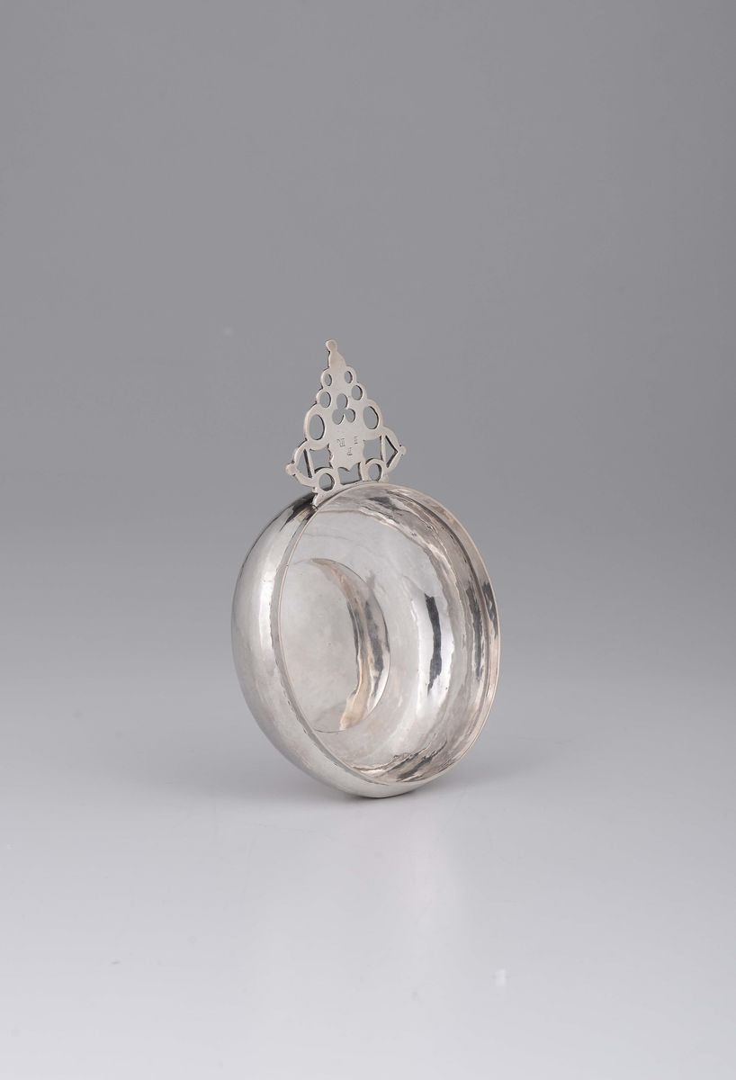 Ciotola in Argento Sbalzato, Fuso e Traforato, Londra 1692 Argentiere J.s. (?)