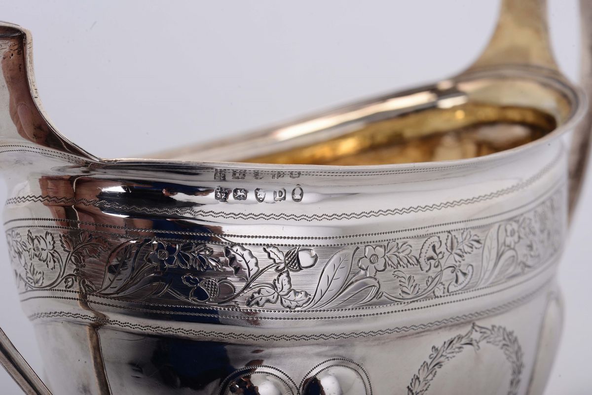 Zuccheriera Biansata in Argento con Incisione e Interno Dorato, Londra 1799