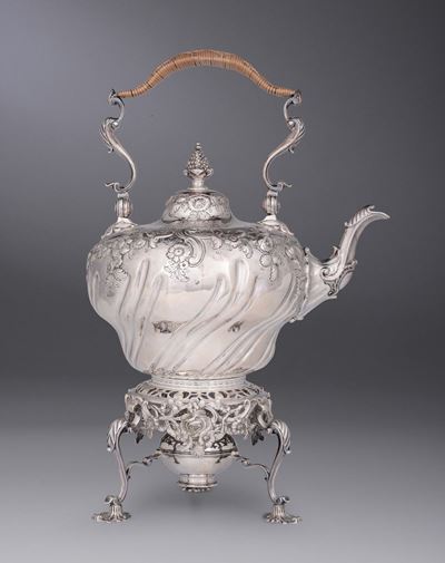 Samovar in Argento Sbalzato, Fuso e Cesellato, Londra 1759, Argentiere Non Identificato