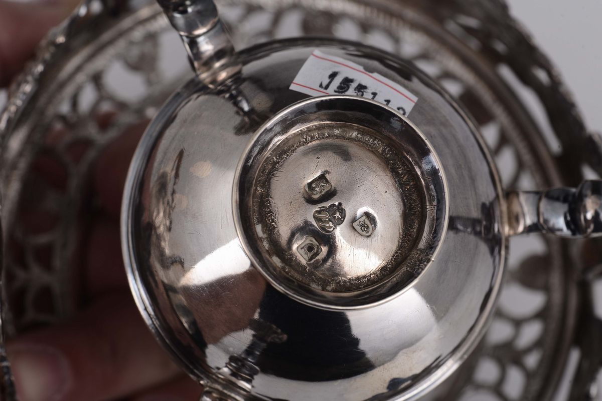 Samovar in Argento Sbalzato, Fuso e Cesellato, Londra 1759, Argentiere Non Identificato