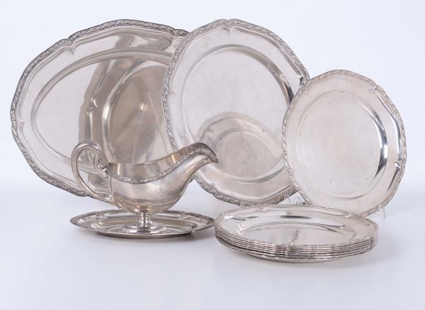 Insieme di otto piatti e salsiera in argento, Austria, argentiere FM509